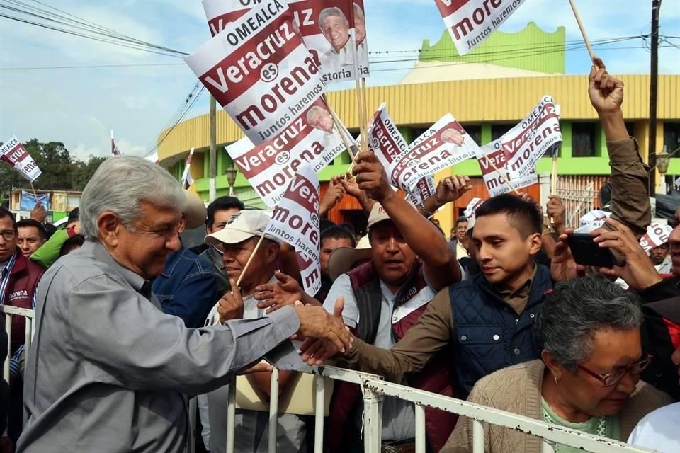 El aspirante de la coalicin Juntos Haremos Historia visit Veracruz.