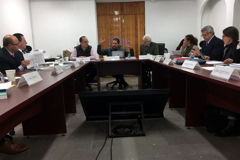 Ricardo Becerra (al centro), comisionado para la Reconstrucción, señaló que enviarán a la Asamblea Legislativa una solicitud de aclaración de su legislación