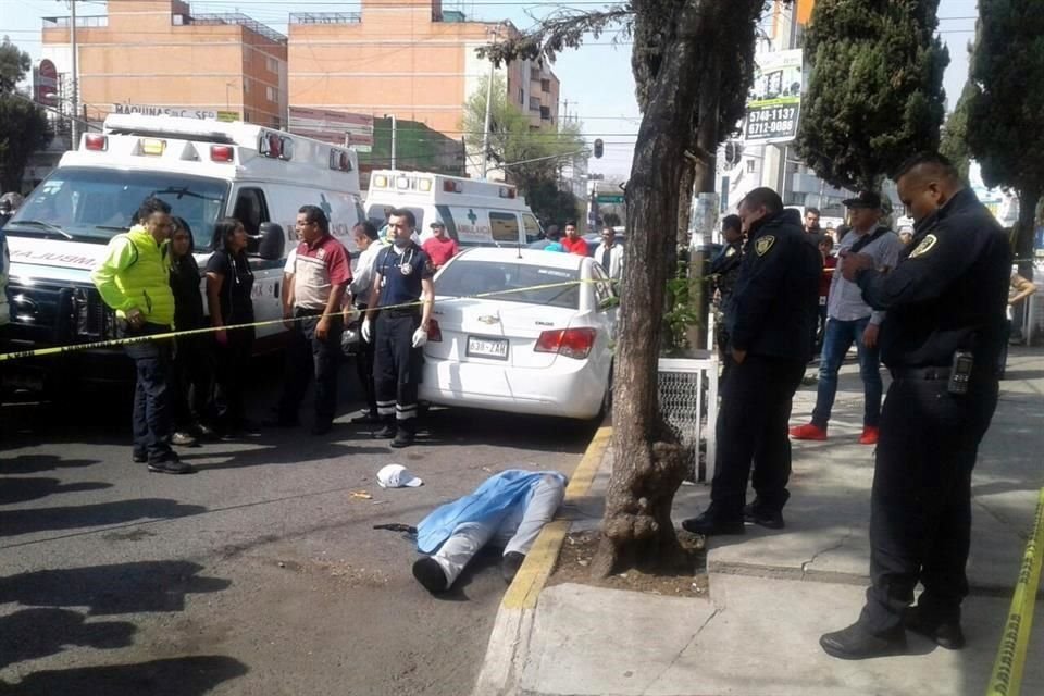 Un sujeto fue abatido por un agente de la Policía de Investigación mientras asaltaba a un automovilista en la Colonia Doctores, en Cuauhtémoc.