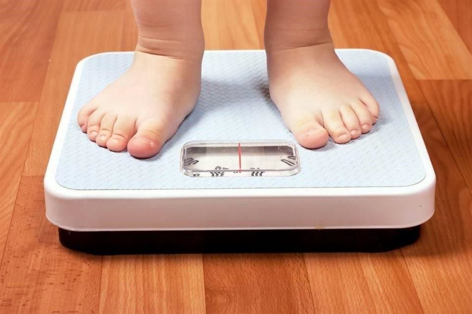 El patrón de aumento de obesidad más alto en las mujeres que en los hombres se mantuvo en esos seis años. 