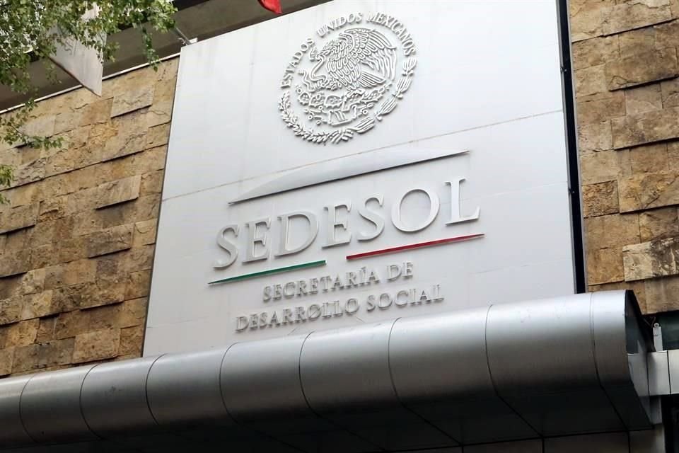 Empresa sospechosa de lavar dinero que cobr 223.4 mdp por servicios 'fantasma' a Sedesol, fue perdonada por tribunal federal.