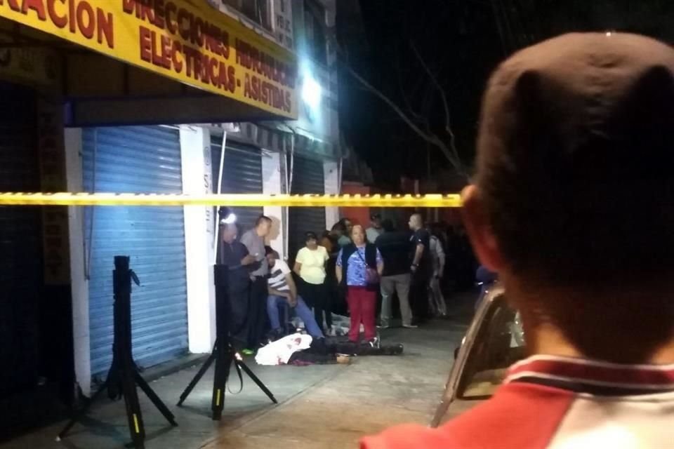 Las víctimas se encontraban en una refaccionaria sobre la calle Dr. Bolaños Cacho cuando desde un vehículo les dispararon