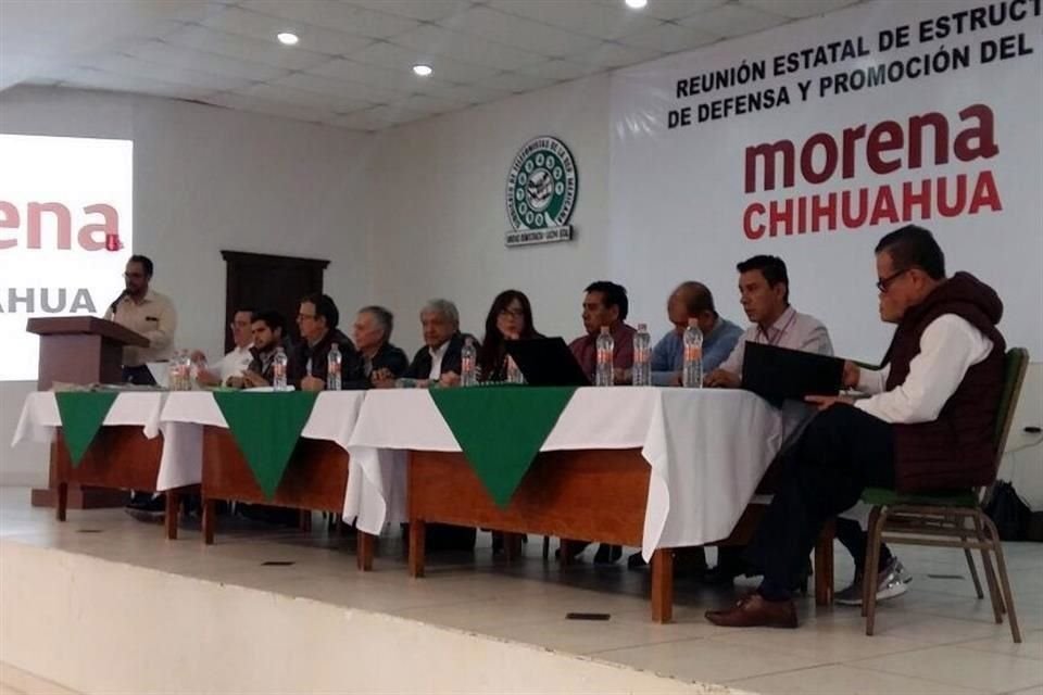 López Obrador sostuvo en Chihuahua una reunión con la estructura electoral de Morena.