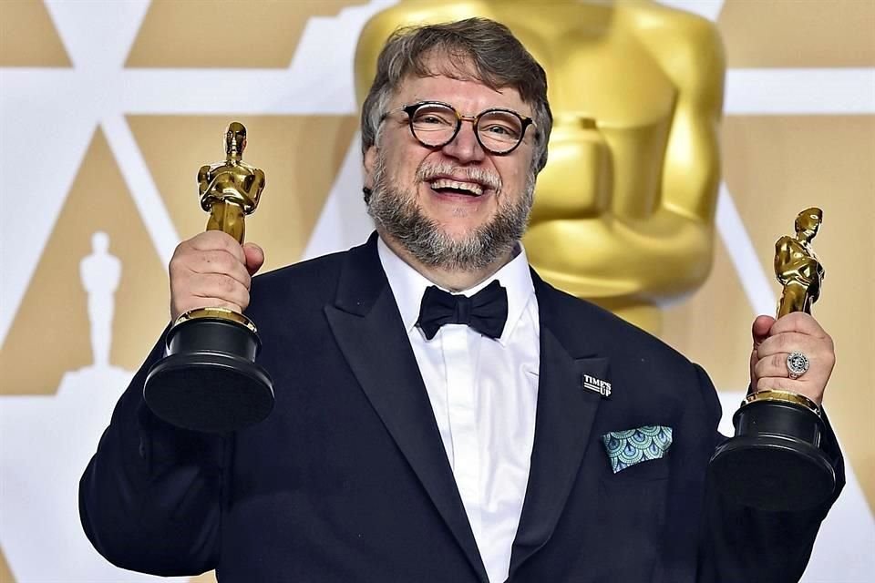 Por su cinta 'La Forma del Agua', Guillermo del Toro se lleva la categoría a Mejor Película en los Óscar. Con ésta estatuilla suman cuatro ganados.