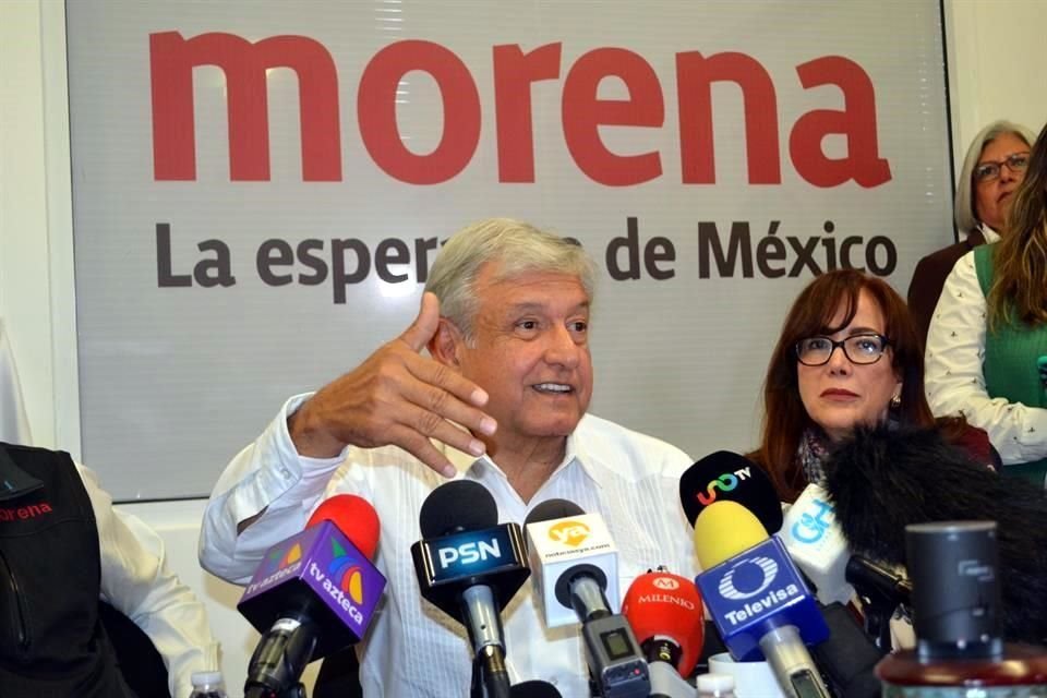 El candidato de Morena-PT-PES estuvo en Tijuana, donde se reunió con empresarios.