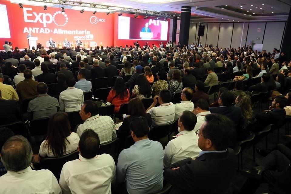 Los tres candidatos presidenciales expusieron su visión del País ante miembros de la ANTAD.