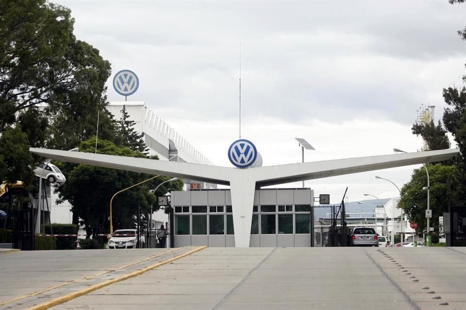 Fachada de la Planta Automotriz Volkswagen Puebla, en el kilómetro 120 de la Autopista México-Puebla