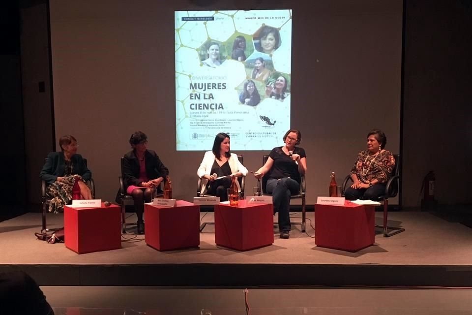 Las cientficas participaron en el conversatorio 'Mujeres en la ciencia', en el Centro Cultural de Espaa.