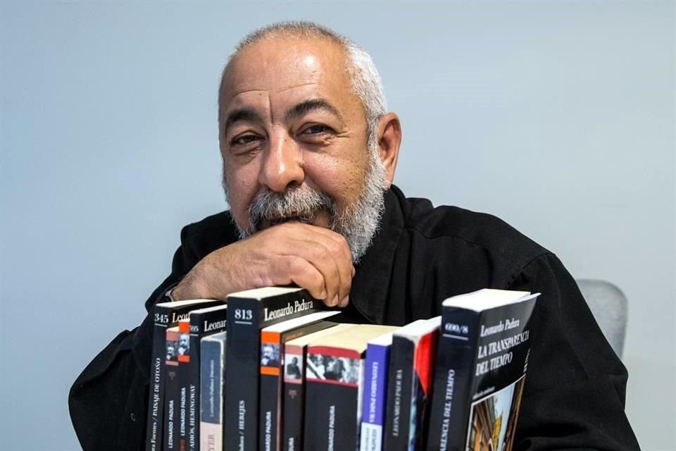Leonardo Padura se asume como cronista de la realidad cubana.