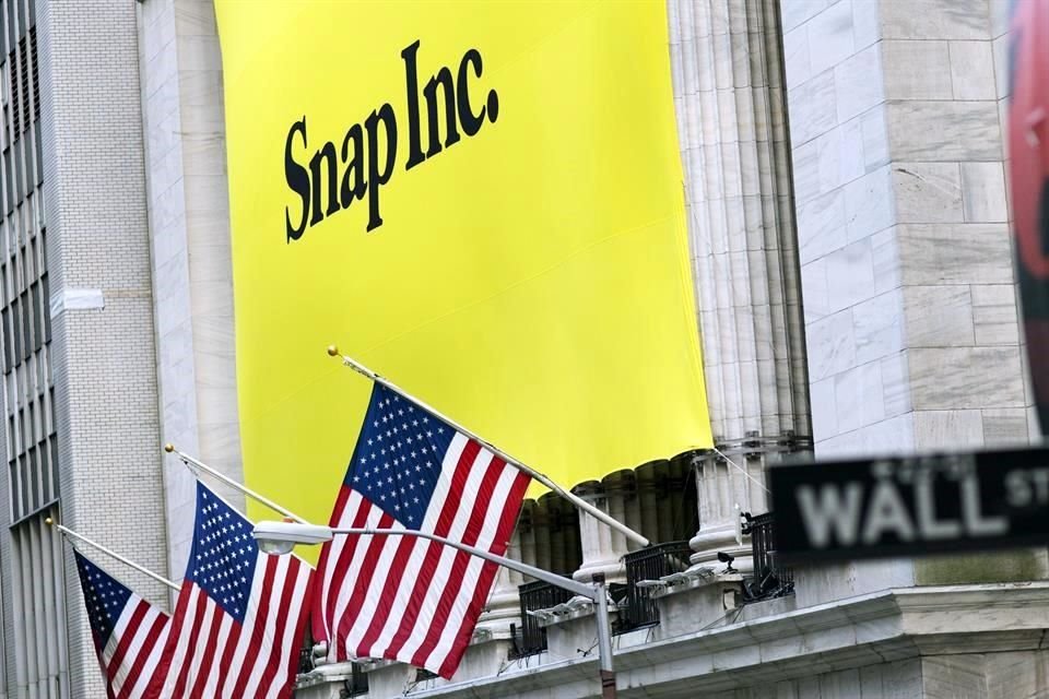 Las acciones de Snap caen casi 20 por ciento antes de la apertura.
