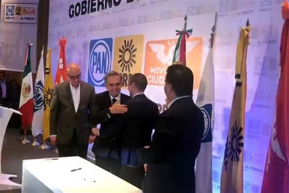 Mancera fue recibido por Ricardo Anaya, Manuel Granados y Damián Zepeda.