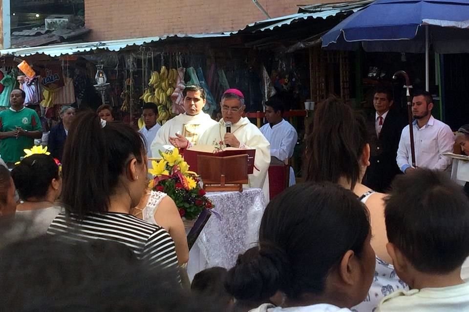 El Obispo ofreci una misa en la explanada del mercado central 'Baltasar R. Leyva Mancilla' de Chilpancingo, Guerrero.