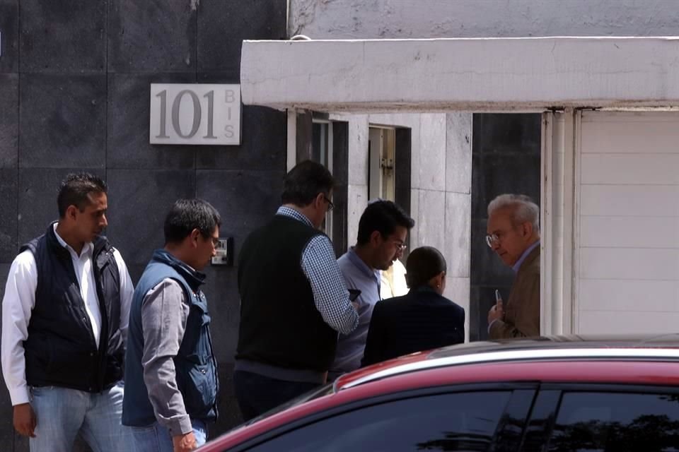 Marcelo Ebrard y Héctor Vasconcelos arribaron al domicilio del tabasqueño.