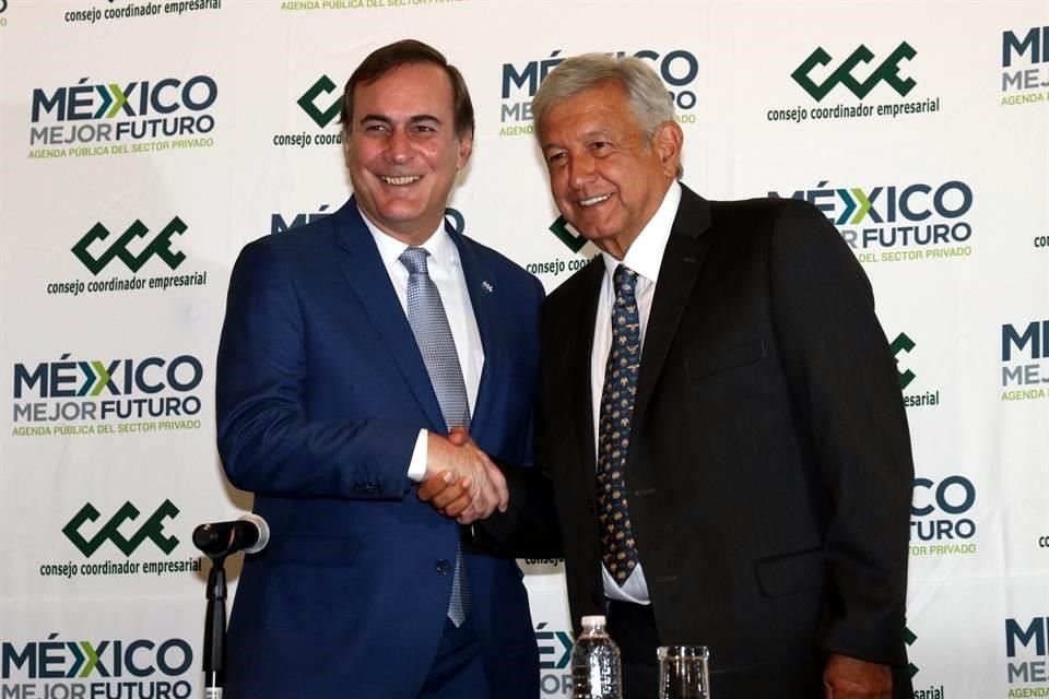 Juan Pablo Castan y Andrs Manuel Lpez Obrador sellaron el pacto con un apretn de manos, a reserva de formalizarlo una vez que el tabasqueo reciba la constancia de Presidente electo.