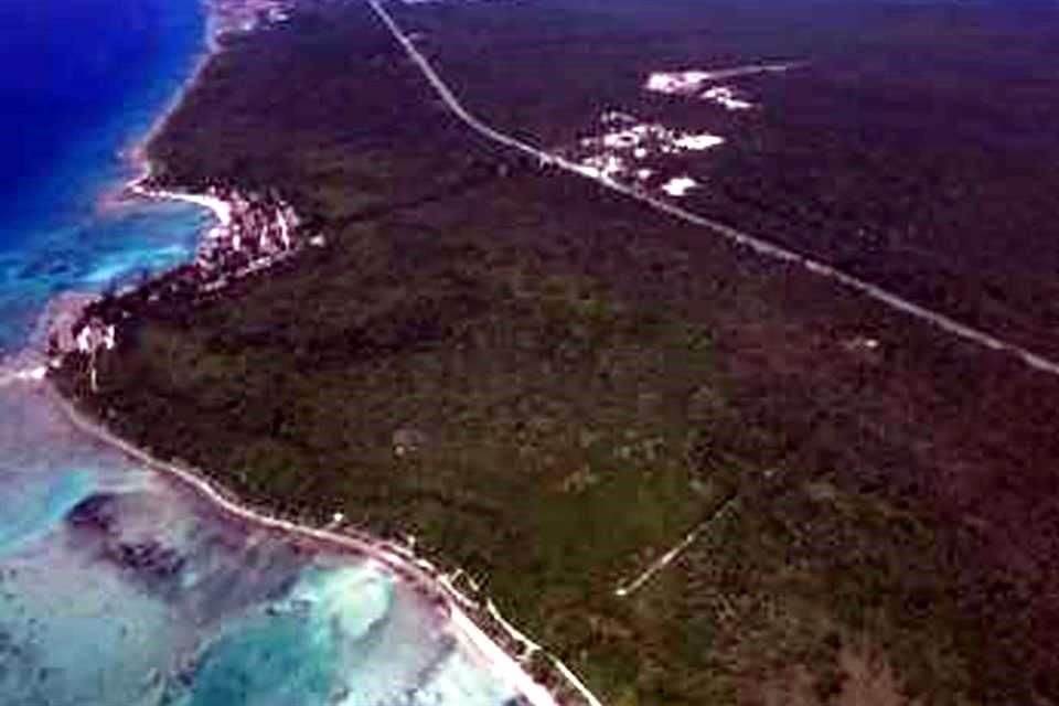 El terreno ubicado a la altura del kilómetro 275 de la carretera federal Chetumal-Cancún, entre Paamul y Punta Venado, fue vendido por la Sedatu en una vigésima parte de su valor en 2016.