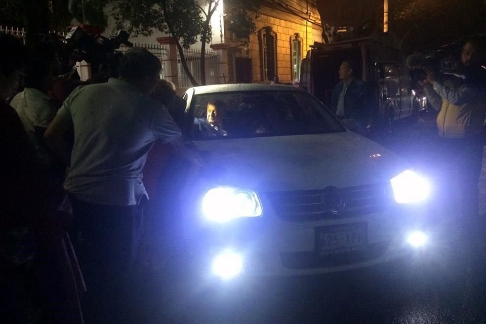 Tras su encuentro con Polevnsky, Lpez Obrador se retir de su casa de campaa poco antes de las 21:00 horas.