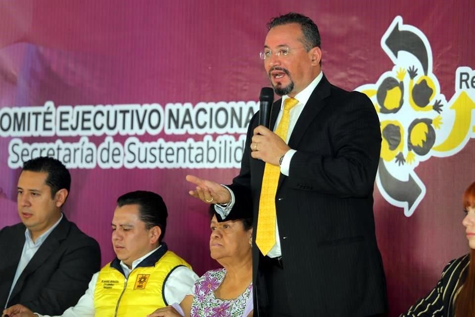 Omar Ortega es dirigente del sol azteca en el Estado de Mxico.