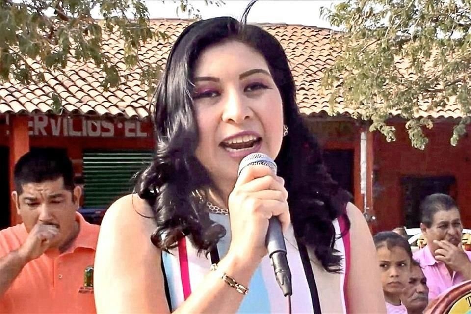 La familia Mora no suelta la alcalda de este municipio de Tierra Caliente desde 2012, cuando ostent el cargo la esposa de Martn Mora, Guadalupe Eguiluz de Mora, en 2015 la relev su hija Amalia.