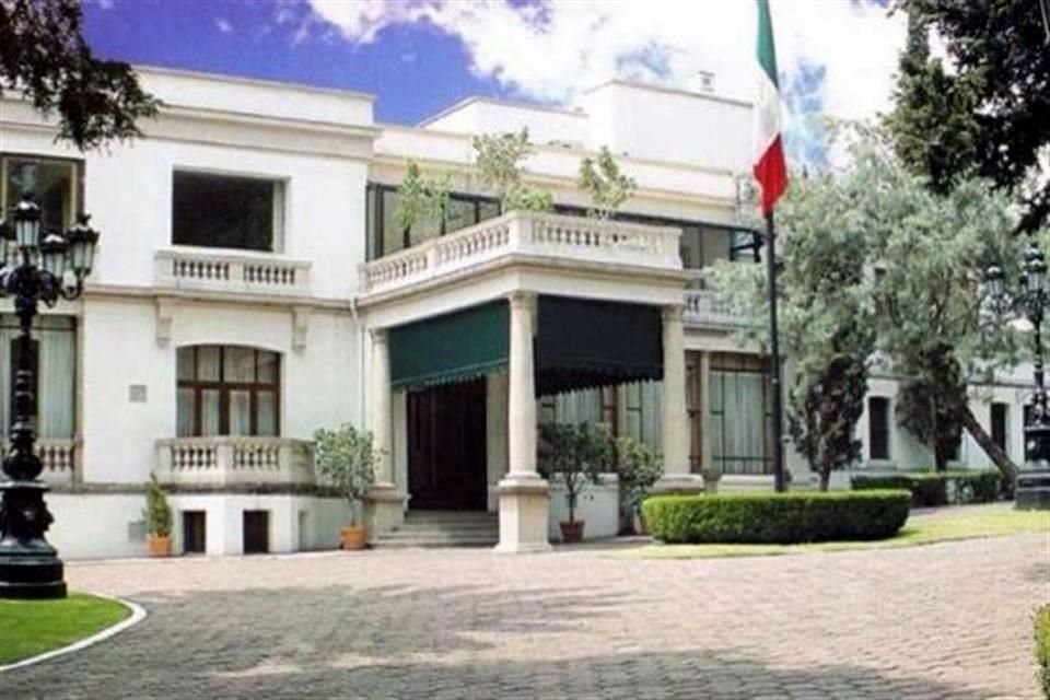 La Residencia Oficial de Los Pinos, que desde el sexenio de Lázaro Cárdenas (1934-1940) ha sido habitada por el Presidente en turno, ahora será una sede artística.