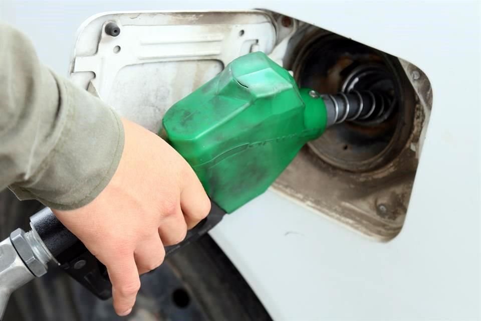 El incremento en el precio del litro de gasolina de bajo octanaje en lo que va del ao en la ZMG ha sido de 20 por ciento.