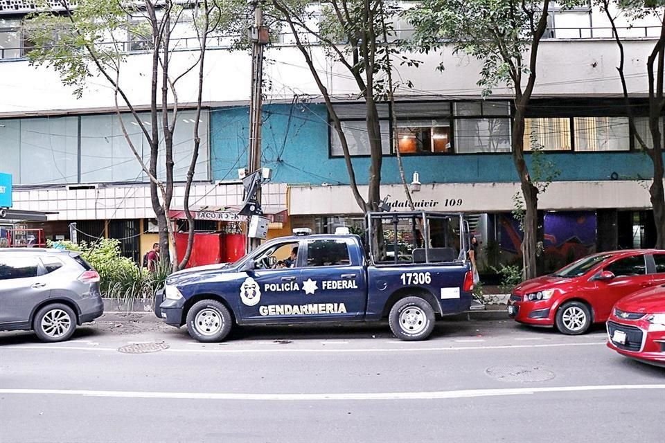 En Río Guadalquivir, en la Cuauhtémoc, donde está el departamento donde vivió la pareja, el oficial de la Policía Federal a cargo informó que en los dos últimos días nadie ha ingresado al domicilio.