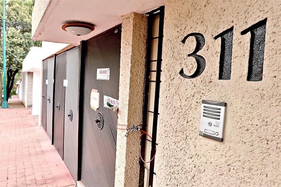 Residencia con el número 311 en calle Juan de Acuña.
