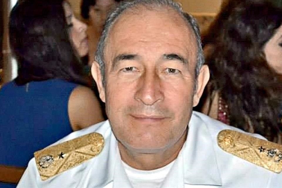 Vidal Preciado Daz Mirn. Contralmirante. Actualmente en retiro, fue Jefe de Subseccin del Estado Mayor General de la Armada y del Estado Mayor de la Cuarta Regin Naval en Manzanillo, entre otros.