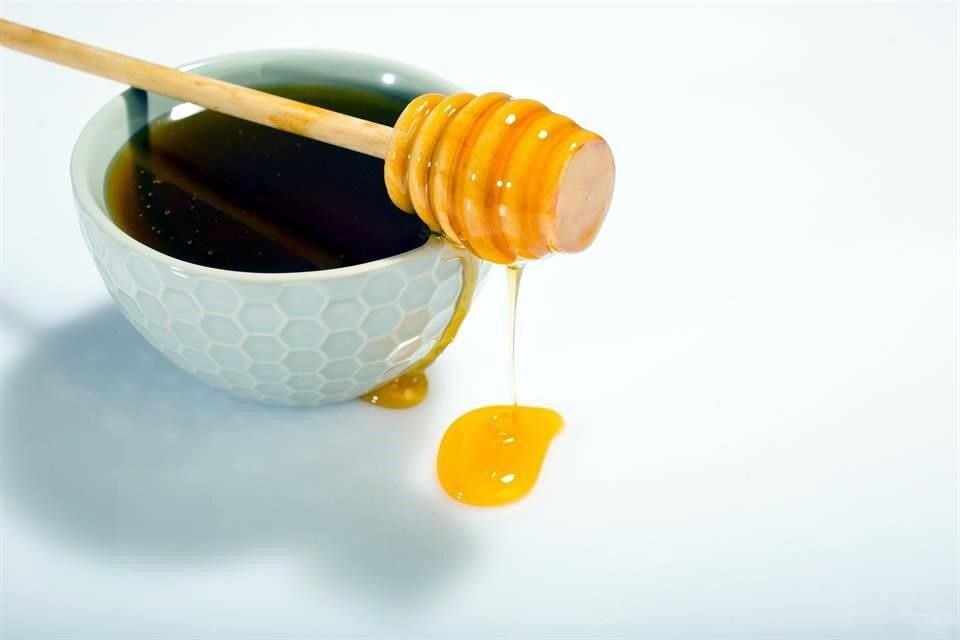 Un litro de miel real tiene un precio promedio de 150 pesos, pero los productos falsos o adulterados cuestan hasta una cuarta parte. 