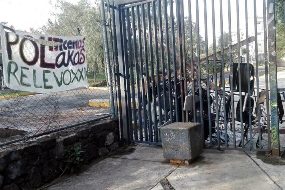 Barricadas en las instalaciones universitarias.