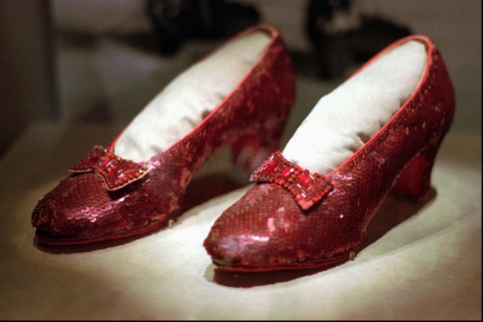 Las zapatillas de rubí fueron extraídas de una vitrina en el Museo de Judy Garland en agosto de 2005.