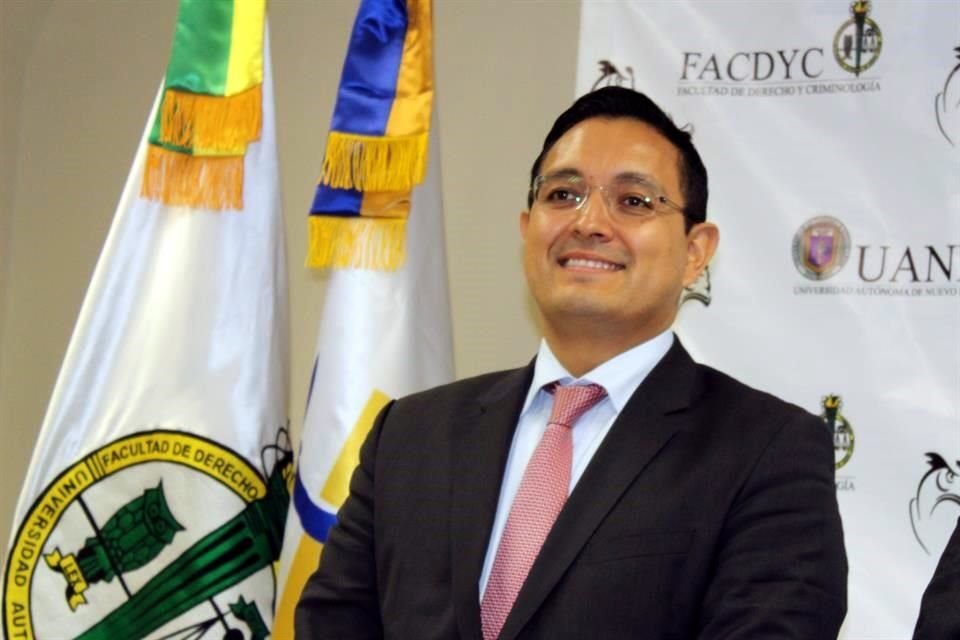 Guillermo Ziga Martnez, comisionado de la Comisin Reguladora de Energa (CRE).