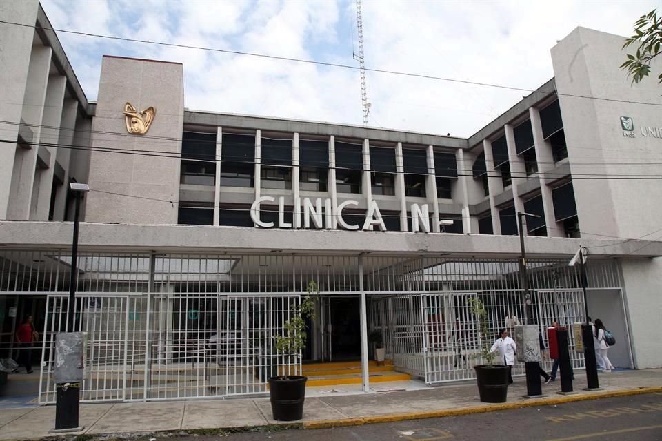 El equipo de Andrés Manuel López Obrador estudia si dará continuidad a contratos APP para hospitales adjudicados en este sexenio por IMSS e ISSSTE, por 104 mmdp, según fuentes oficiales.