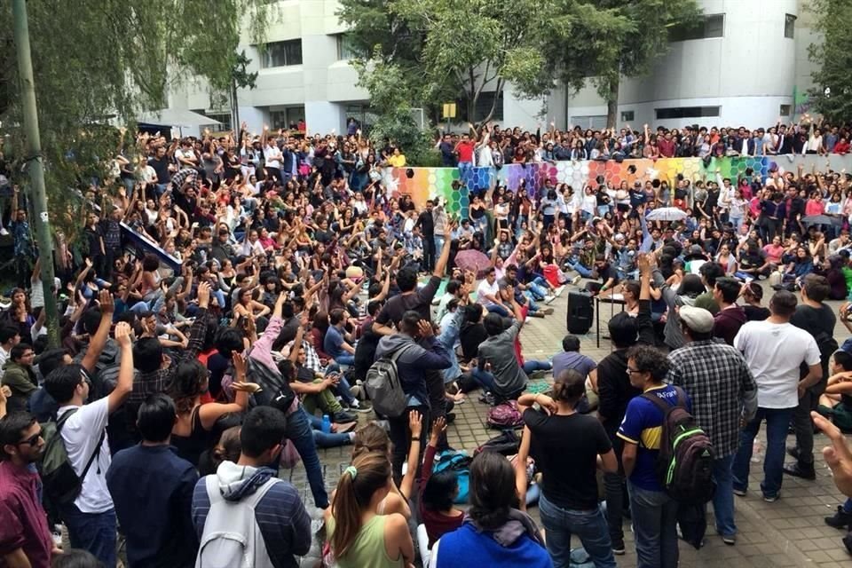 En reunión interfacultades, alumnos de UNAM acordaron parar 48 hrs. a partir del jueves y cerrar escuelas 26 de septiembre y 2 de octubre.