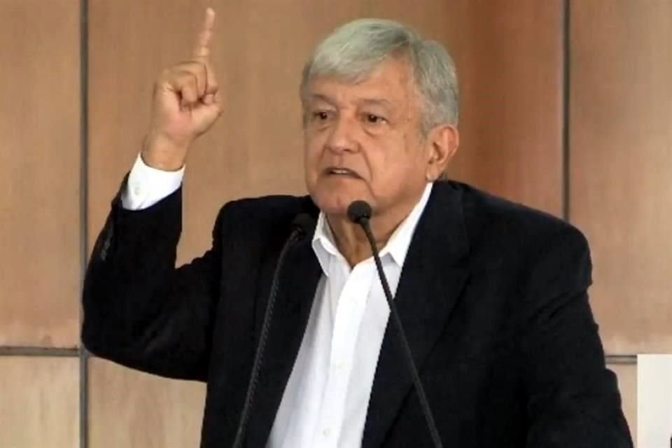 Lpez Obrador se reuni con vctimas y colectivos de bsqueda en el Centro Cultural Tlatelolco.