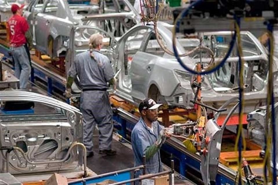 Las tres principales empresas armadoras de autos de EU felicitaron a los equipos negociadores por el acuerdo alcanzado entre los tres países.
