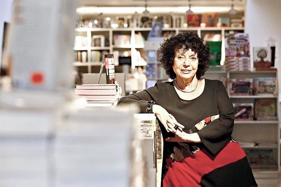 La autora argentina está de visita en México para participar este viernes en la Fiesta del Libro y la Rosa con la conferencia inaugural, titulada 'El poder de la ficción'.