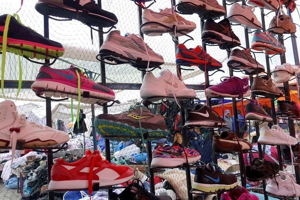 El calzado de contrabando se llega a vender por debajo de 100 pesos.