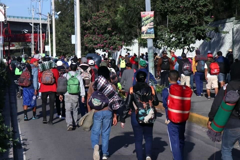 Los migrantes salieron muy temprano de Ciudad Deportiva.