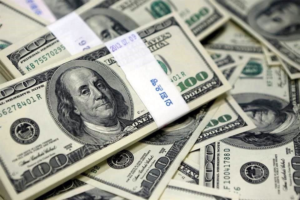 El dólar al mayoreo cede 1.15 centavos, con lo que se vende a 18.9030 pesos.