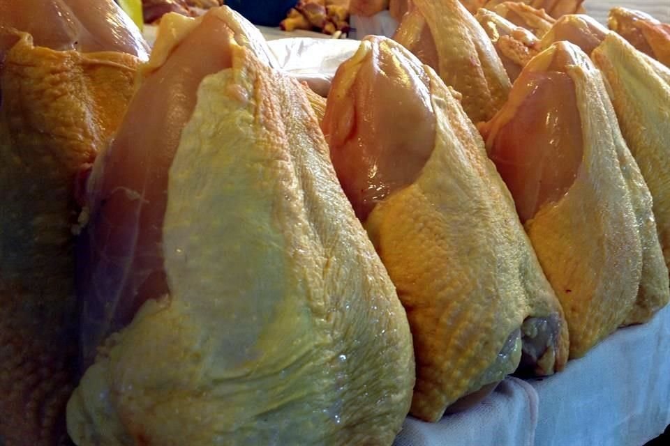 El año pasado se produjeron 3.55 millones de toneladas de pollo.