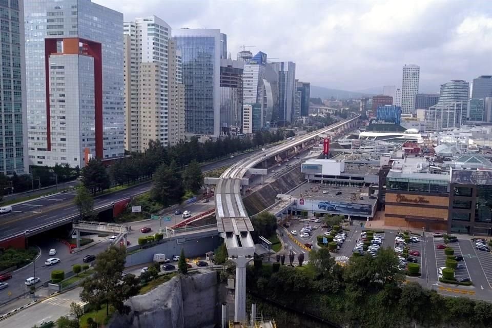 El Tren Interurbano tiene origen en la salida de los túneles sobre la Autopista México-Toluca.