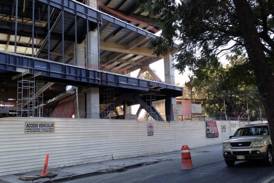 Al menos 20 viviendas de la calle Ail acumulan grietas debido a la construccin de un centro comercial en Viaducto 515, en Iztacalco.