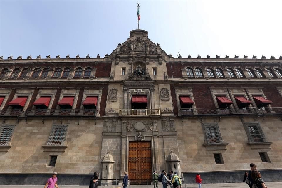 AMLO dijo que se mudará a Palacio Nacional cuando su hijo menor, Jesús Ernesto, termine la primaria.