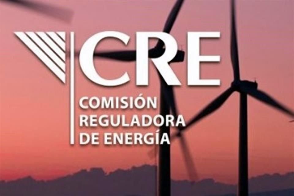Unidad de Inteligencia Financiera de Hacienda recomend a CRE revisar las concesiones de 14 empresas relacionadas con robo de combustible.