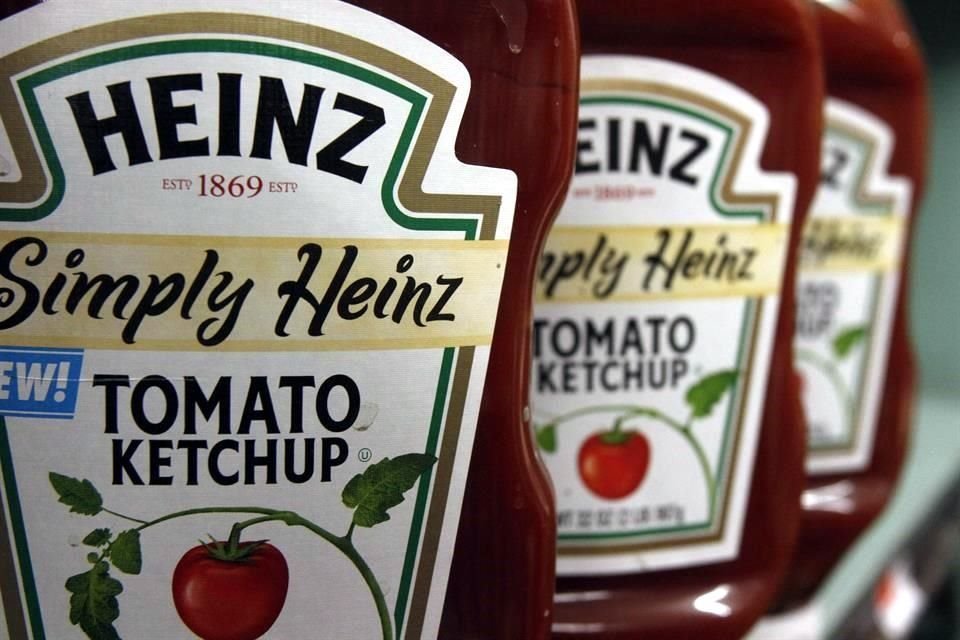 Los restaurantes que ofrecían a los comensales la salsa de tomate en botella han tenido que rotar a los sobres.