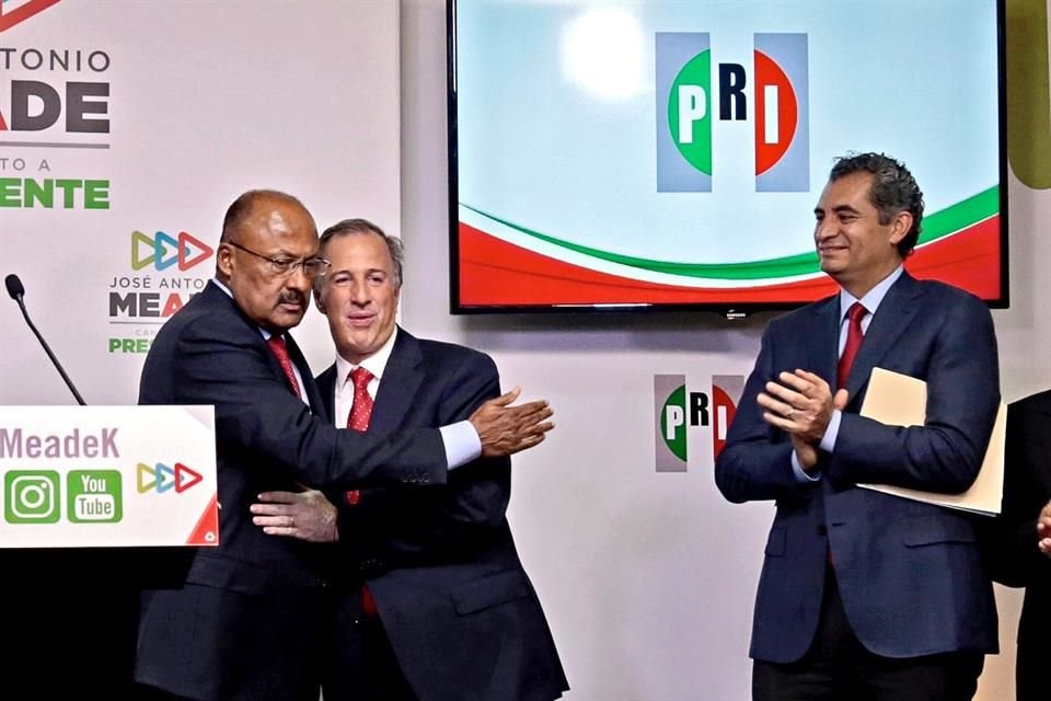 El candidato del PRI a la Presidencia, Jos Antonio Meade, atestigu el cambio en la dirigencia nacional del tricolor.