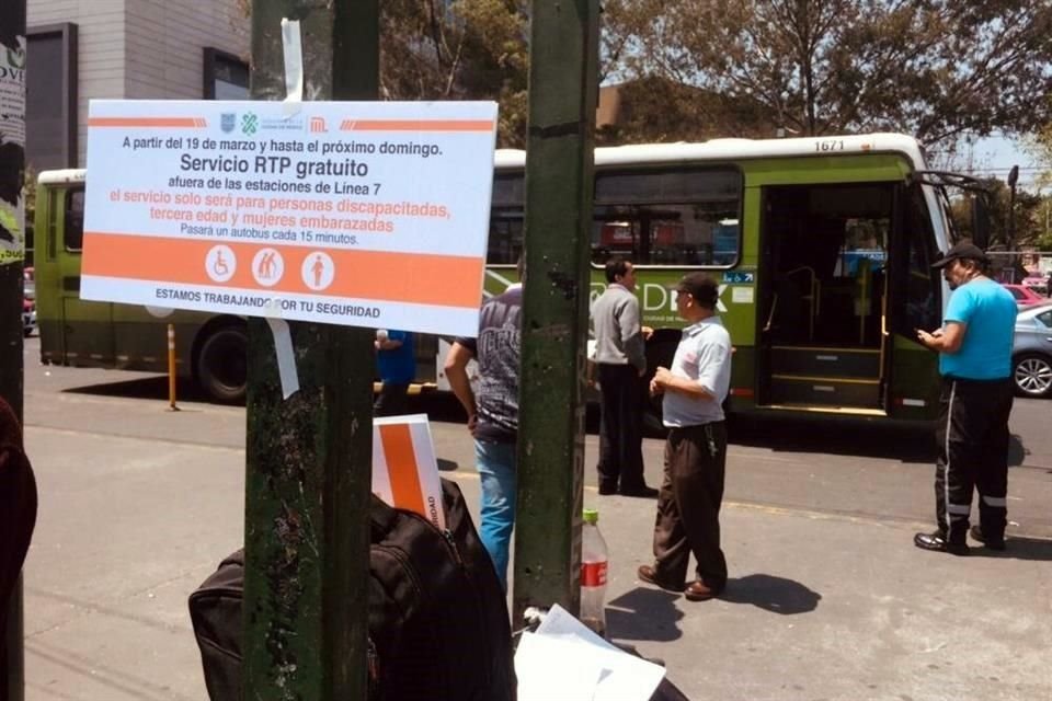 En la estacin Barranca del Muerto, se colocaron pequeos anuncios para informar a las personas del servicio, que seguir toda la ruta de la Lnea 7 del Metro.