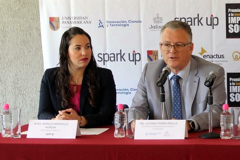 Mnica Hermosillo, directora de Spark Up, y Alfonso Pompa, Secretario de Innovacin.