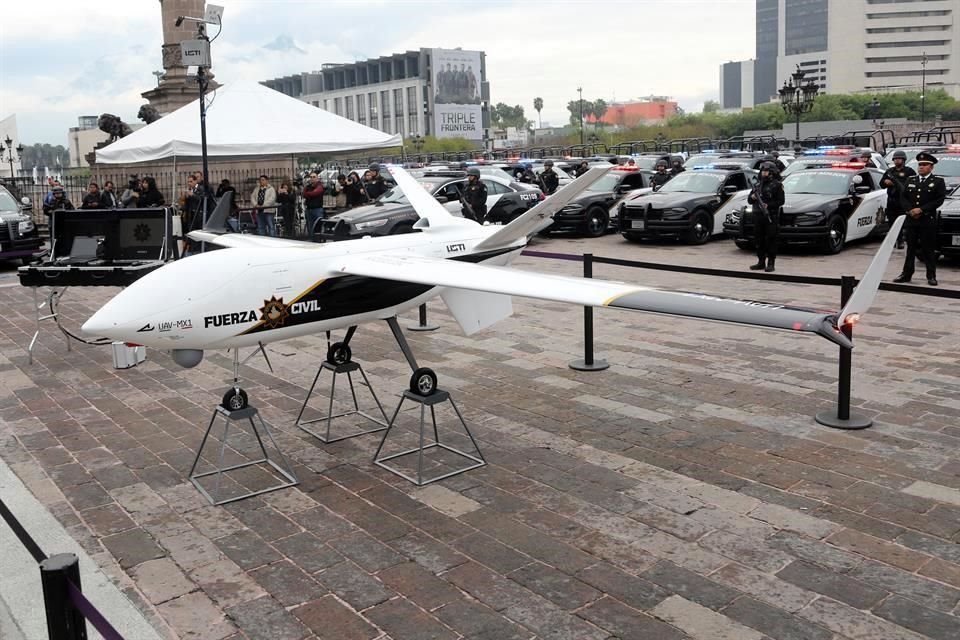 El aparato fue presentado el 19 de marzo en un evento en la Explanada de los Héroes, donde se presumió como el primer avión no tripulado adquirido por el Estado para combatir la inseguridad.