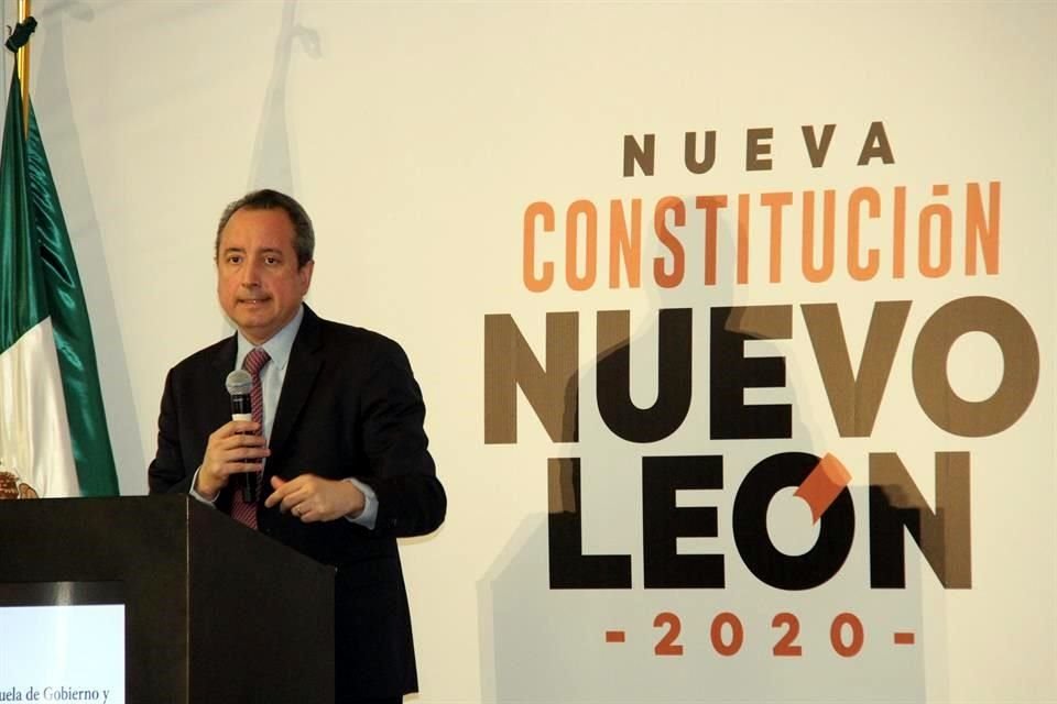 Carlos Garza, Tesorero de Nuevo León. 